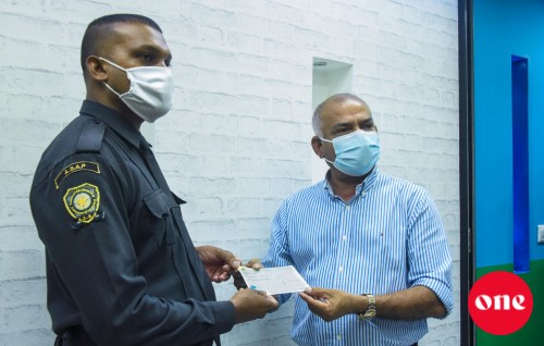 Feyrun huttuvi security guard ge agu vazankoh 50,000 rufiyaa dheefi
