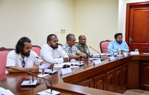 Bodethi shakuvaathakaa eku sarukaaruge taxi hidhumaiy huttuvaidheyn driverun majilis ah