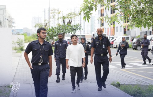 Hiyaa flat raid: 13 thaneh balai 3 bidheysee aku athulaigenfi
