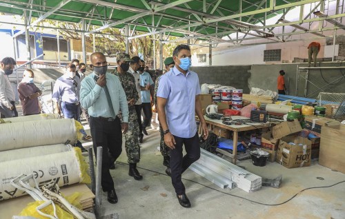 Zikuraa miskiy huri bimugai hadhaa vaguthee miskithugai hukuru dhuvahu namaadhu kuran fashanee