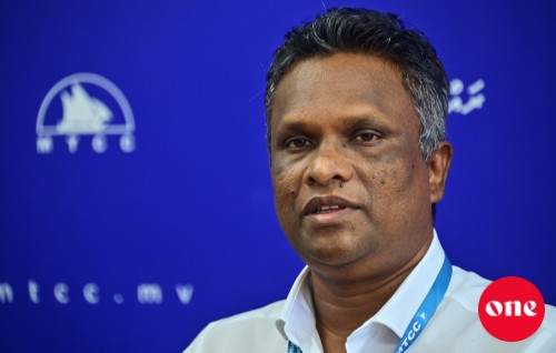 High speed ferryge nizaamaaeku 30 minute ge dhathuruthah 10 minute ah kurukohddheyne: Azim