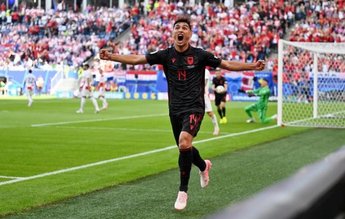 Albania joy in thriller as Croatia's golden era on brink