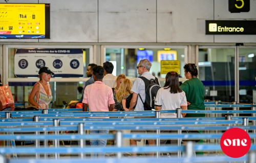 Vihei kujjaa maraali mamma airport in hayyaru kohfi