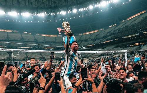 Kulhivaru 2022: Messi ah huvafenee World Cup, Pele vakivumaaeku mulhi dhuniyeyge thauziyaa
