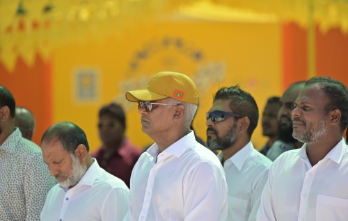 Kureege verikanthakugai fuluhunge therey gai othee siyaasee hamanujehun, siyaasee nufoozu: Raees