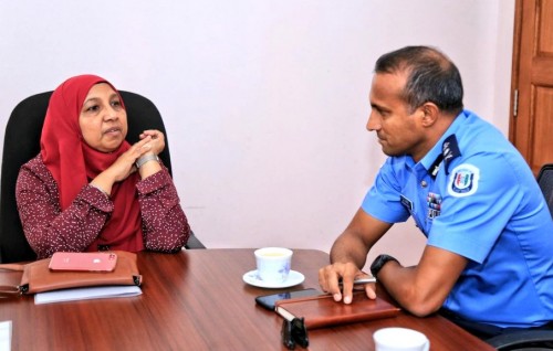 Ethah faharaku eh kujjaku huttuvai fuluhun suvaalu kurumakee mulhi mujuthamau samaalu vaan jehey kameh: Minister