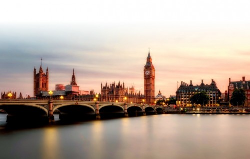 Amex card in viyafaari kohgen London ah dhiumuge furusathu