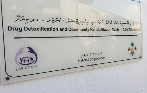 State Minister akaai Gender Ministry ge kureege 2 muvazzafakah dhauvaa kohdheyn fonuvaifi
