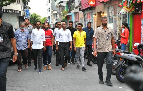 Raees Solih Male' gai door to door fattavaifi