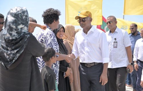 Picnic island hamajassaanee V. Atoll ge hurihaa rashehge rayyithunnaa mashvaraa kurumahfahu: Raees