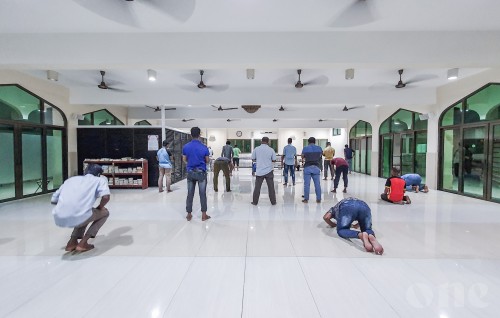 Male sarahahddhuge miskiythah hulhuvailun: Miskithah dhaanvaanee gein vulhoo kohggen, musalla hifaigen
