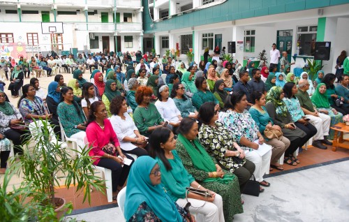 Bidheysee teacharunge badhalugai 19 dhivehi teacharun hoadhan Aminiyya School inn iulaanukohffi