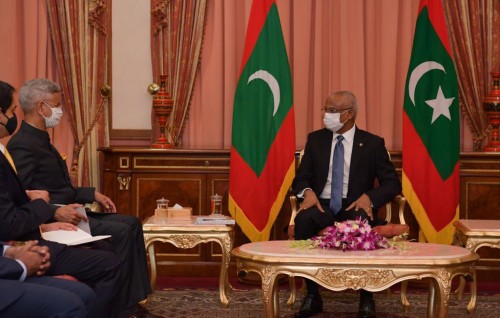 Raajje ah ithuru 100,000 dose ge vaccine hadhiyaakuran ninmumun Raees ge shukuru India ah