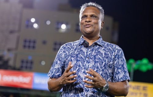 Azim ah Golden haassa: furathama mubaaraathuge thajuribaa aaeku faahaga kurevvee Rilwan ge hinguntherikan