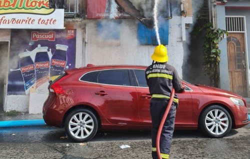 Fire at a house in Henveiru lands ten in hospital