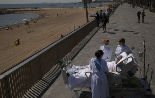 Spain hospital ehgge ICU gai thibi Covid balimeehun beach ah gendhanee