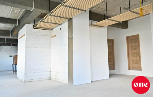 One Photo: 4,000 flat ge commercial unit thah dhahkaalun