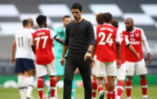Arsenal athun molhuve Tottenham 8 vana ah