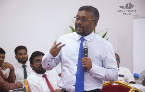 Fayyaz, Governor ah: Sarukaaruge siyaasathu thakah faadu kiyun dhookohlai, bank thah maithiru kuravva!