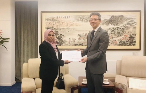 New Ambassador to China presents credentials