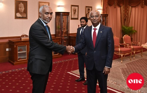 Photo: Raees Solih, Inthihaabee Raees Muizzu aa bahdhalu kurehvun