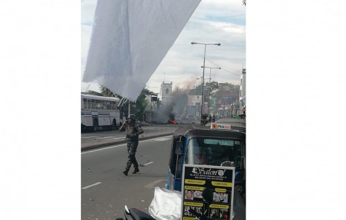 Explosion in Sri Lanka while defusing device in car