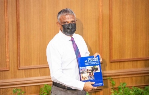 Mudharrisun ge dhiraasaa foiy nerefi, dhiraasaa inn ves dhakkanee musaaraige massala!