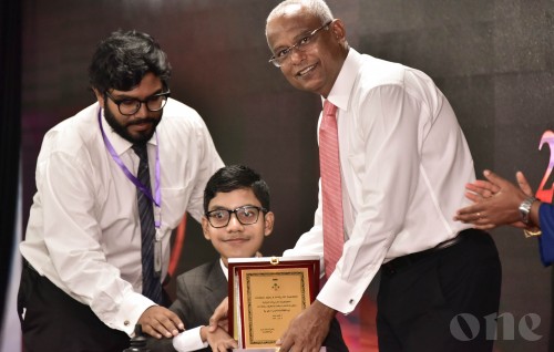 Nukulhedhuntherikan hunna meehunah sarukaarun dhey inaayai mi aharu bodukuran Raees ninmavaifi