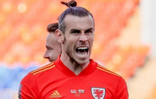 Bale ge hat- trick aaeku Wales ah ummeedhu, England ah bodu molheh