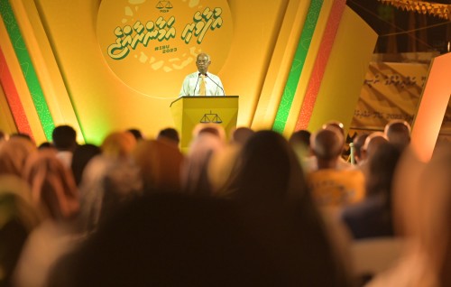 Raees ge vaudhu: Gadhdhoo aai Gan gulhailadheynan, 100 raw house hadhaidheynan!