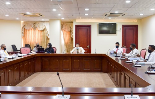 Tax ah makaru hadhai tax nudhakkaa faraaithah dhenegathumaa behey muaahadhaa gai soikurumuge massala committee ah