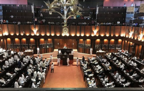Covid case eh feni Lanka ge gaanoonu hadhaa majilis bandhu kohffi