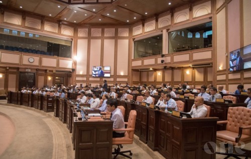 Delayed parliament session begins
