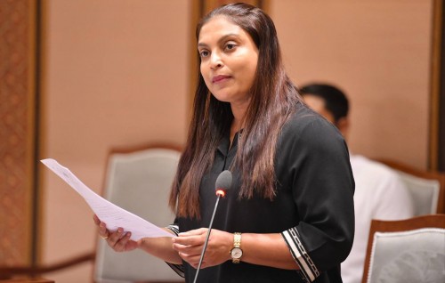 Teacherunnah Kiyavaidhinumuge license dhookuran mi aharu fashaane: Minister