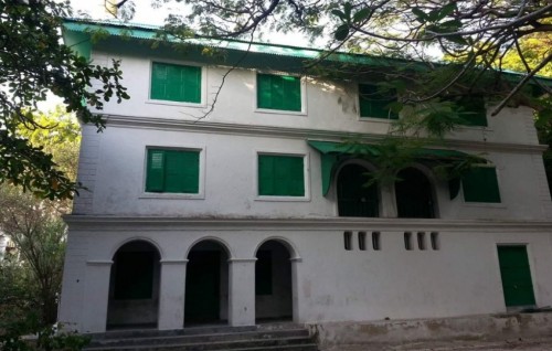 Dhivehi thaareekhu: Haajee Imaadhuddheenaai ussgekolhu