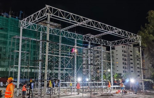 Hulhumale' gai bahahtaa bodu screen thah kairesegai 13,000 meehunge jaaga, food stall thah huhnaane