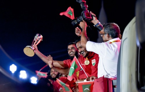 Diamond Jubilee ge 1 vana branding akah 15,000 rf ge inaameh 