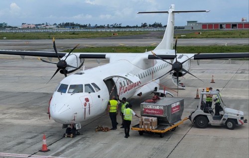 Season aa dhimaakoh Maldivian in ATR aircraft eh genesfi
