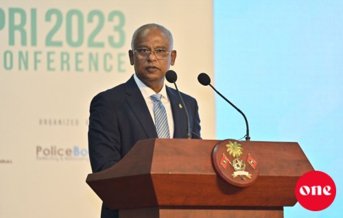 Rayyithunge ithubaaru fuluhunnah libeynee e'ee mujuthamauge ehbbaikan enmen gaboolukohggen: Raees
