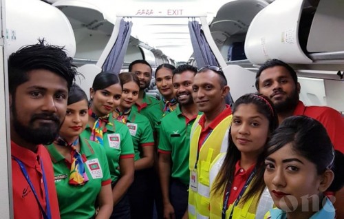 Maldivian crew in national jersey to receive the national team from IOIG