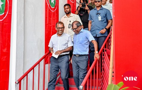 One Photo: Qasim aai Nasheed adhi Nazim, 1 candidate neren ebbasvun
