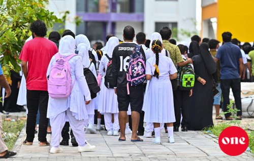 Nukulhedhuntherikan hunna kuhjjakah aniyaakuri mahsalaigai hayyaru kuri Teacher dhookollaifi