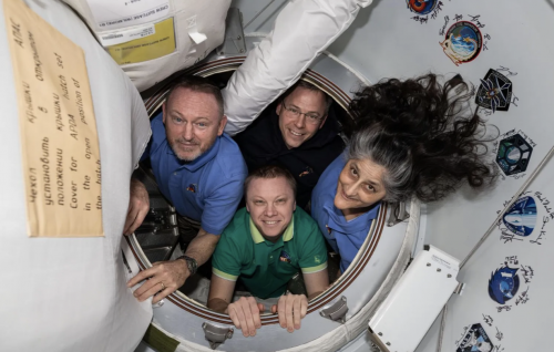 8 dhuvahuge mission akah dhiya dhe astronauts 9 mass fahun miadhu enburi dhuviyeah annanee