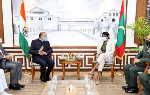 India ge defence secretary Raajje vadaigen Minister Mariya aa bahdhalu kurahvaifi