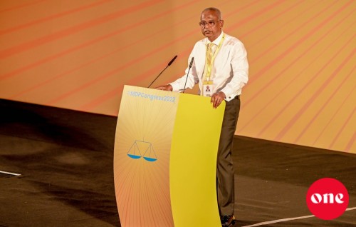 Hiyaalufaalhu kurumuge minivan kamah dhekolhu beyfulhunves mihaaru hahdheh nethi eyge beynun hifaa: Raees