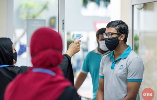 #OnePhoto: Office thah hulhuvun, Enmen mask gai, thafaathu manzareh