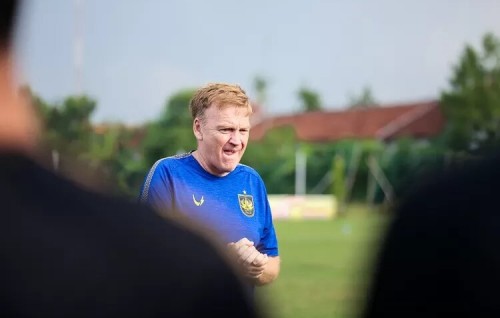 Odi sports club ah Australia ge thajuribaakaaru coach eh