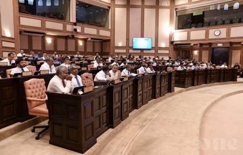 Power outage in parliament delays sitting