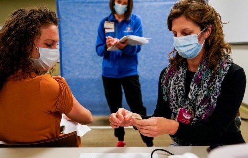 America gai Pfizer vaccine beynun kurumuge emergency huddha dheefi