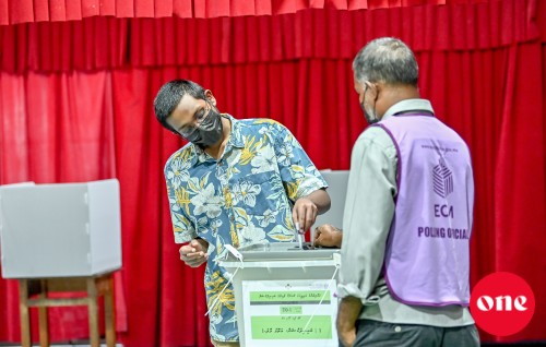 EC ah onna ithubaaru kudaviyas, riyaasee inthihaabu olhuvaeh nuleveyne: Transparency